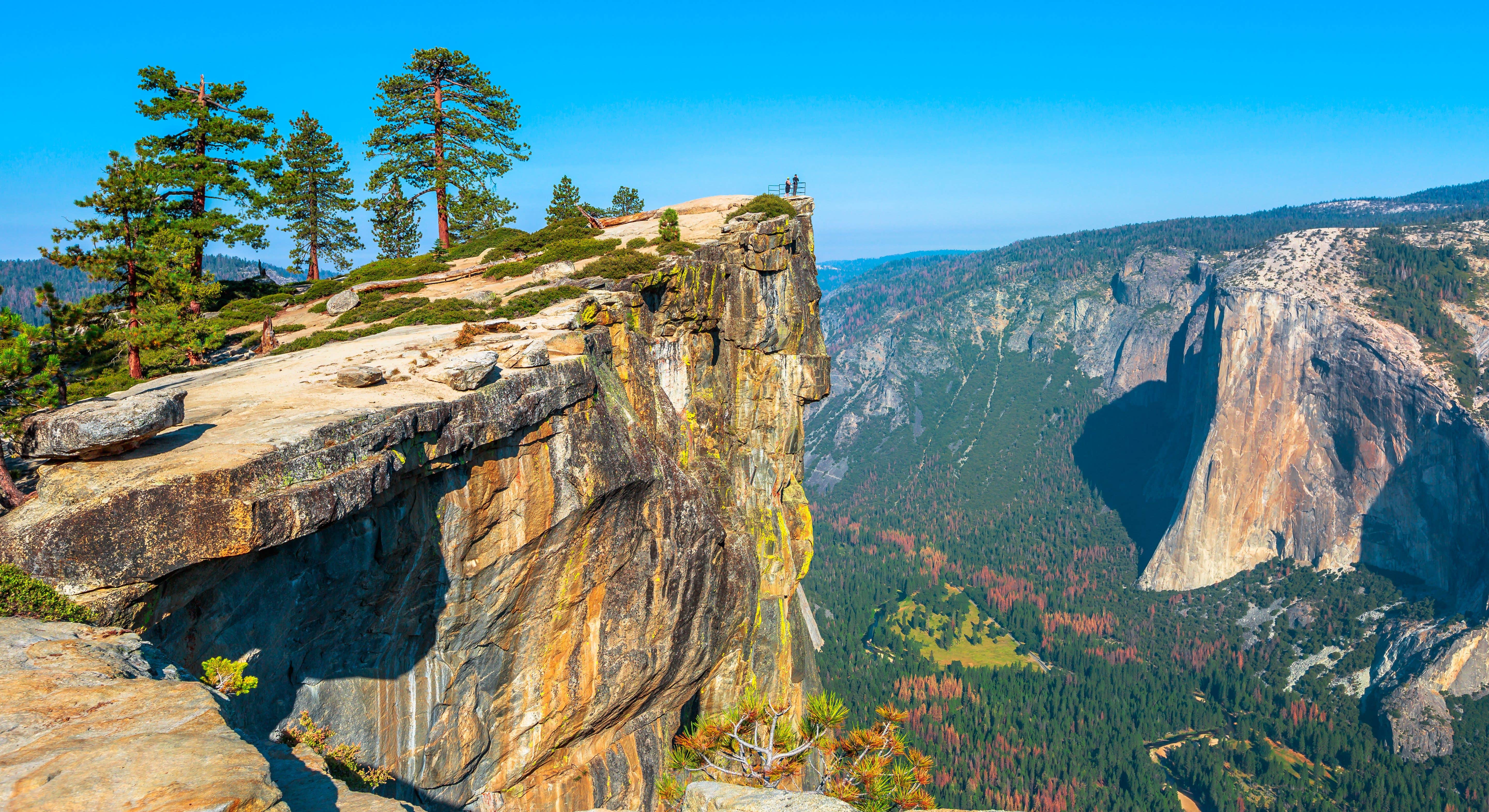 Taft Point panoramic view in Yosemite National Park