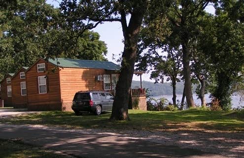 Lee's Grand Lake Resort