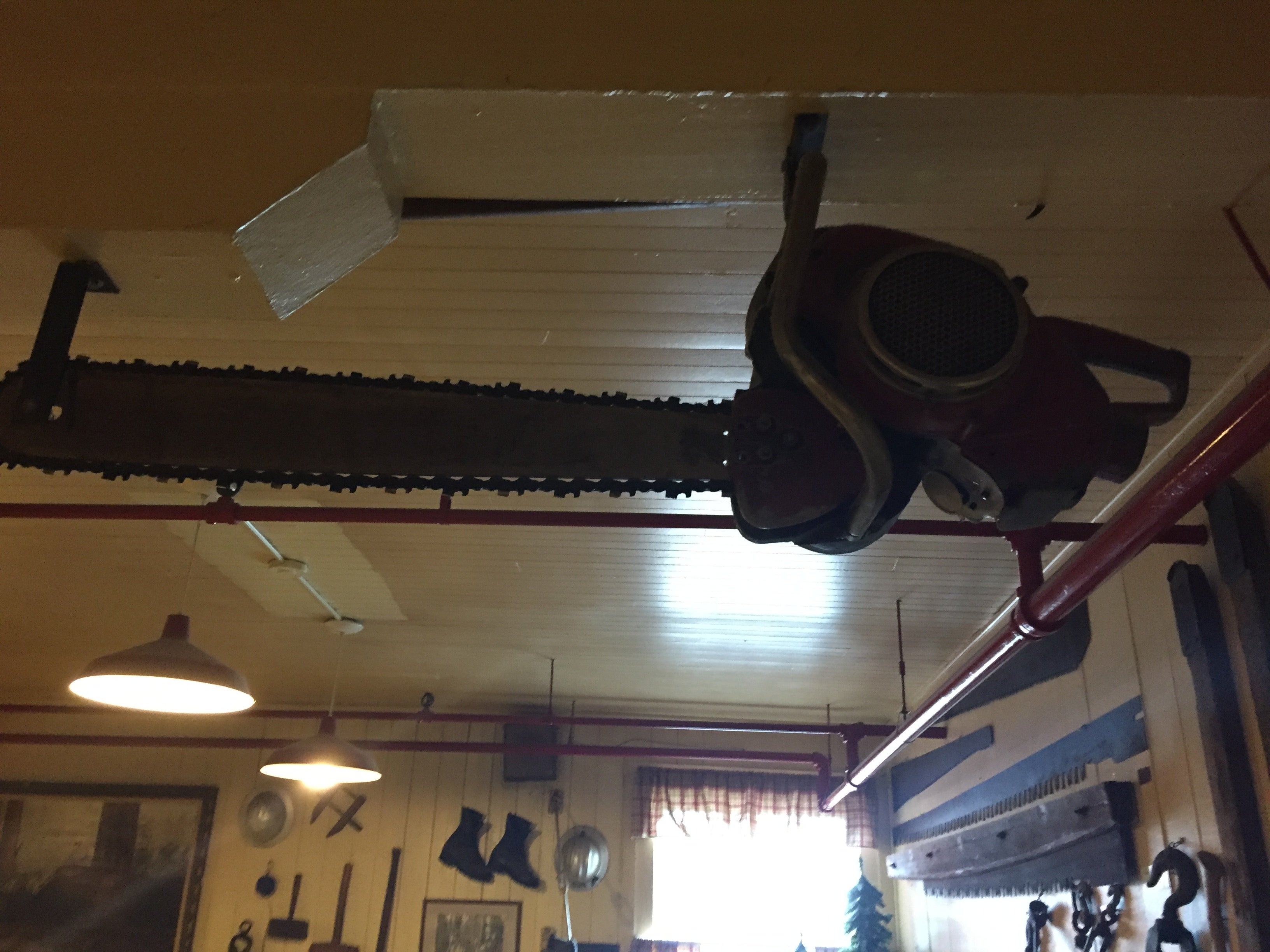 Samoa Cookhouse Museum: HUGE chainsaw 