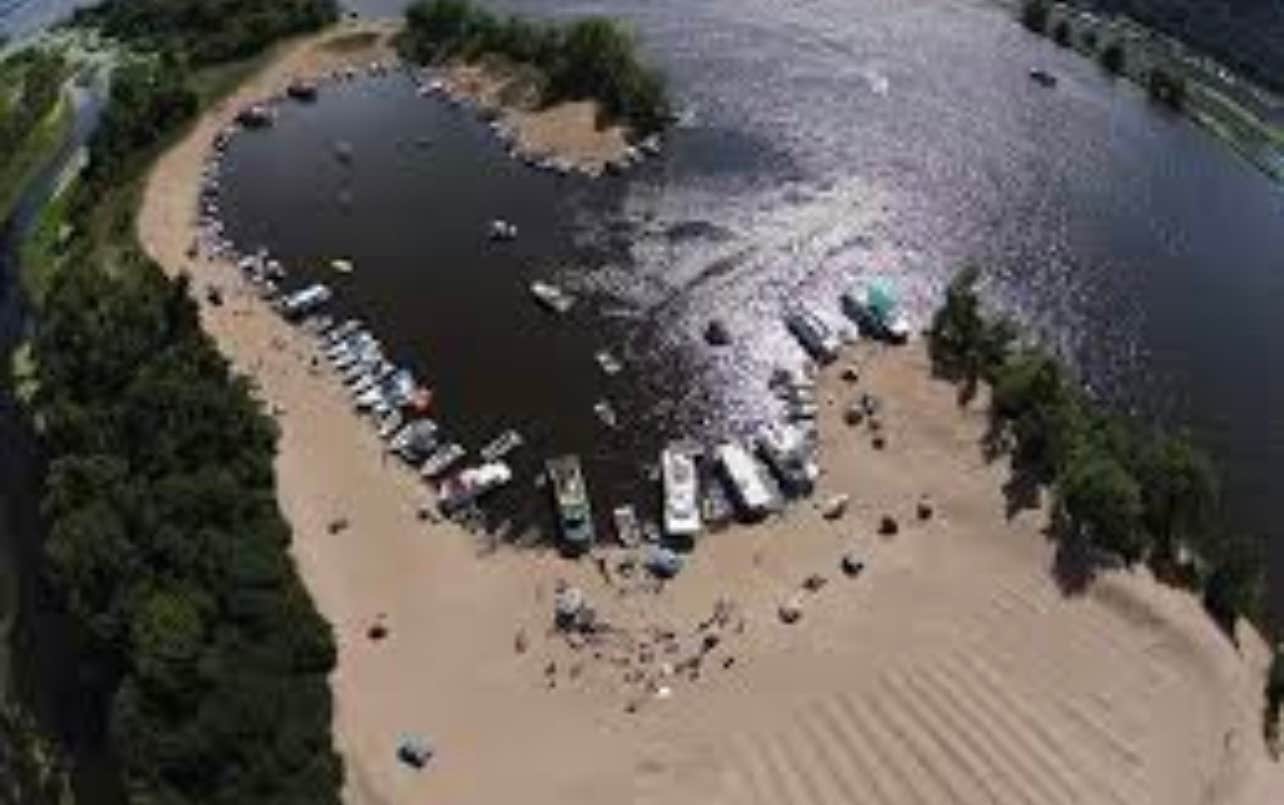 Camping near Reno Horse Campground — R.J.D. Memorial Hardwood State Forest: Crater Island, Hokah, Wisconsin
