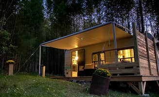 Han W.'s photo of a cabin at Utopia near Fletcher, NC