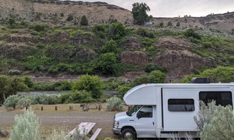 Camping near Beavertail Recreation Site: Oasis BLM Campground, Maupin, Oregon