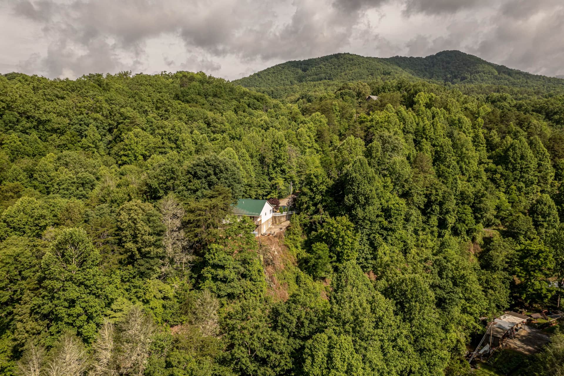 Camping near Deep Creek Campground — Great Smoky Mountains National Park: Farm Bear Lodge, Bryson City, North Carolina