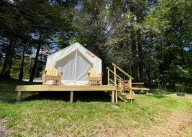 Tentrr Signature Site - Lakeview Glampsite "Lakeside Lounge" (G2)