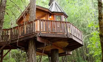 Camping near Laughing Alpaca Campground + RV Park: Vertical Horizons Treehouse Paradise, Cave Junction, Oregon