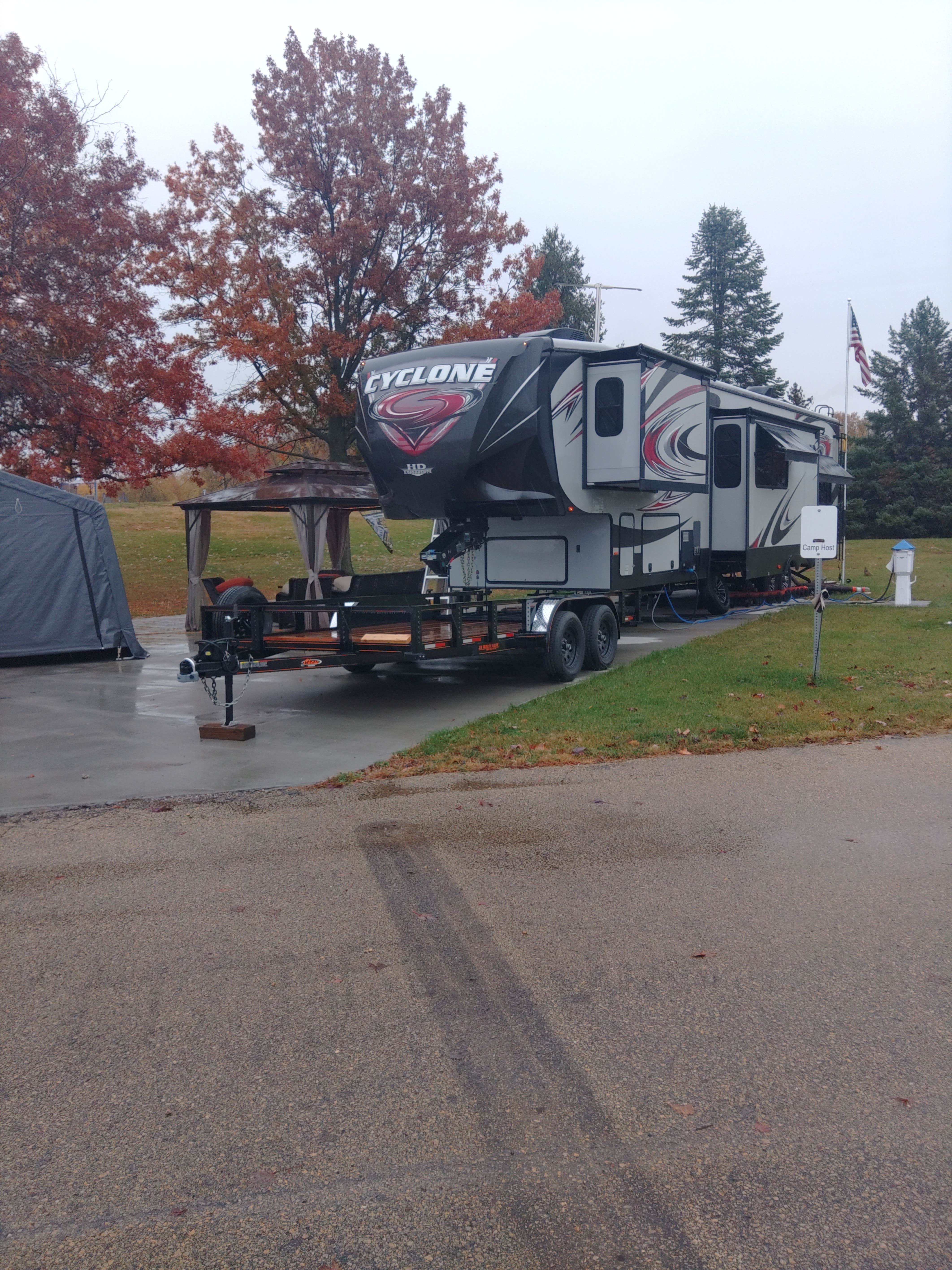 Camping near Deep Creek: Riverview City Park, Fulton, Iowa