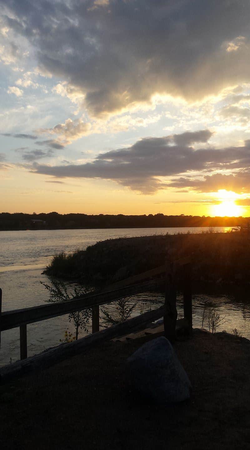 Camping near Bow Creek Primitive Camping — Missouri National Recreation River: Larson's Landing RV Park, Homme Lake, South Dakota
