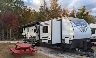 Camping near Moon Lake Farm - Kitchen, Fishing, Showers: Lakelife RV Park, Tupelo, Mississippi