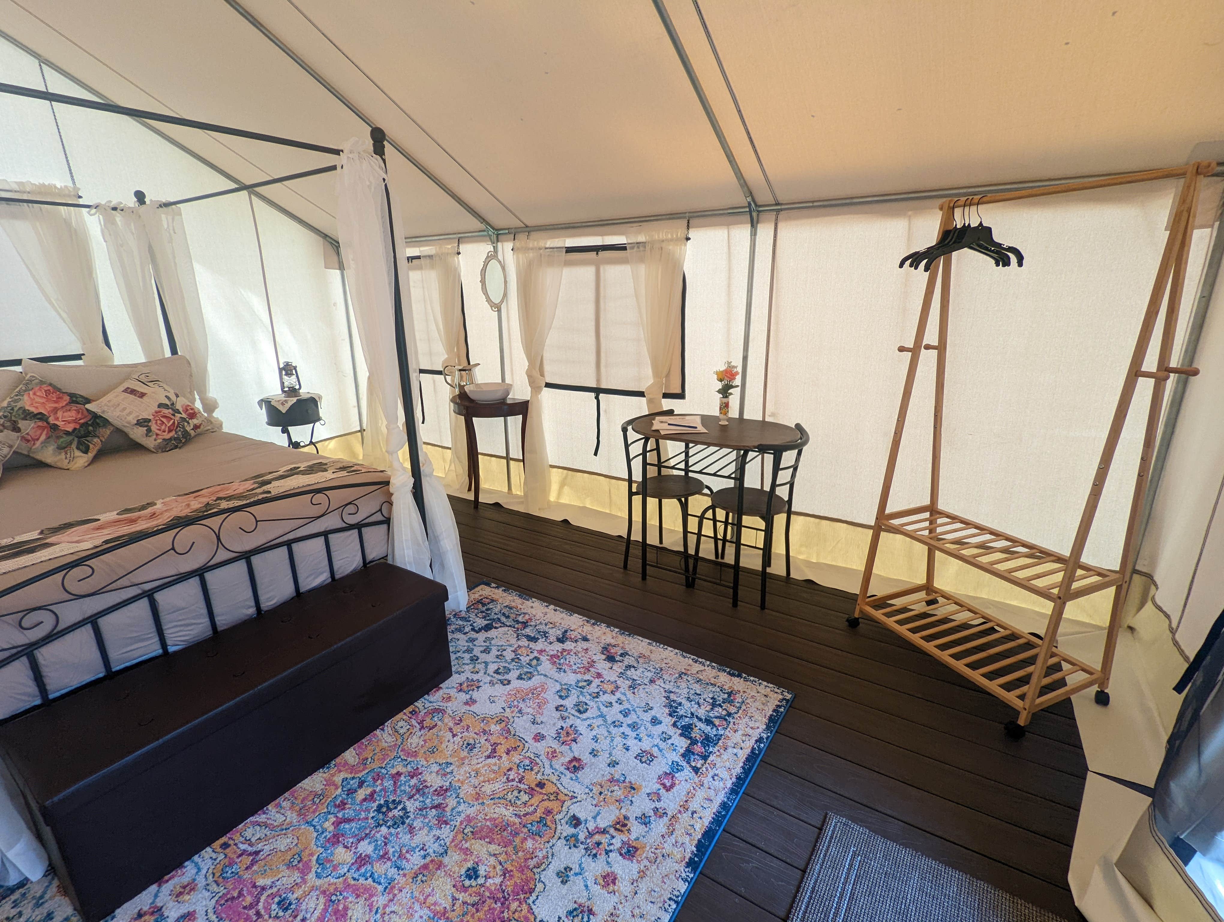 Salmon Gypsy Bed & Breakfast