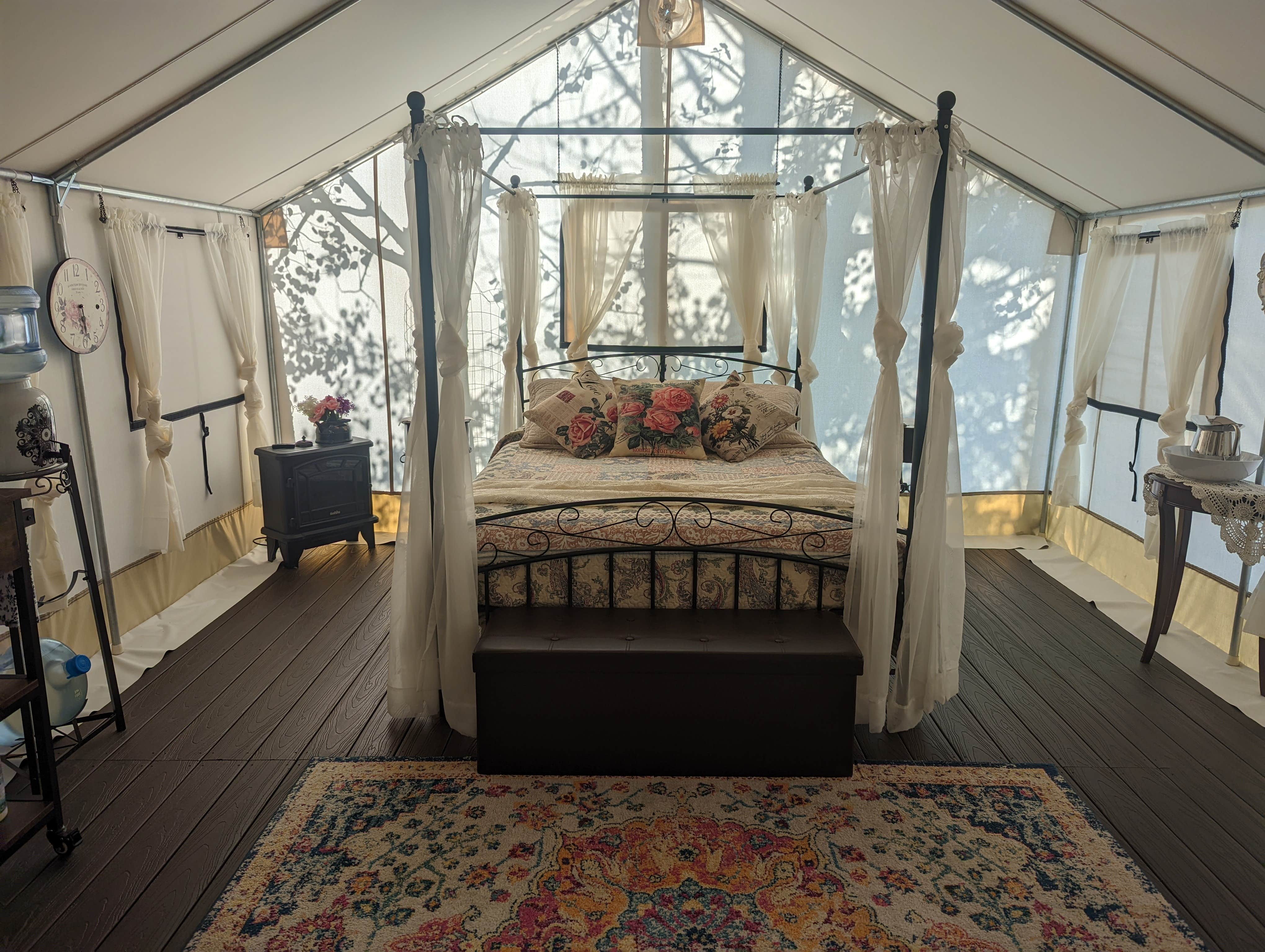 Salmon Gypsy Bed & Breakfast