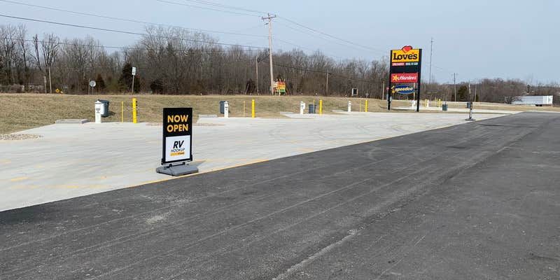 Camper submitted image from Love's RV Hookup-Leavenworth IN 839