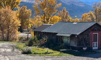 Artsy cabin on horse sanctuary 