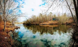 Camping near Burchfield Branch Park: Glamp Lakeside, Peterson, Alabama