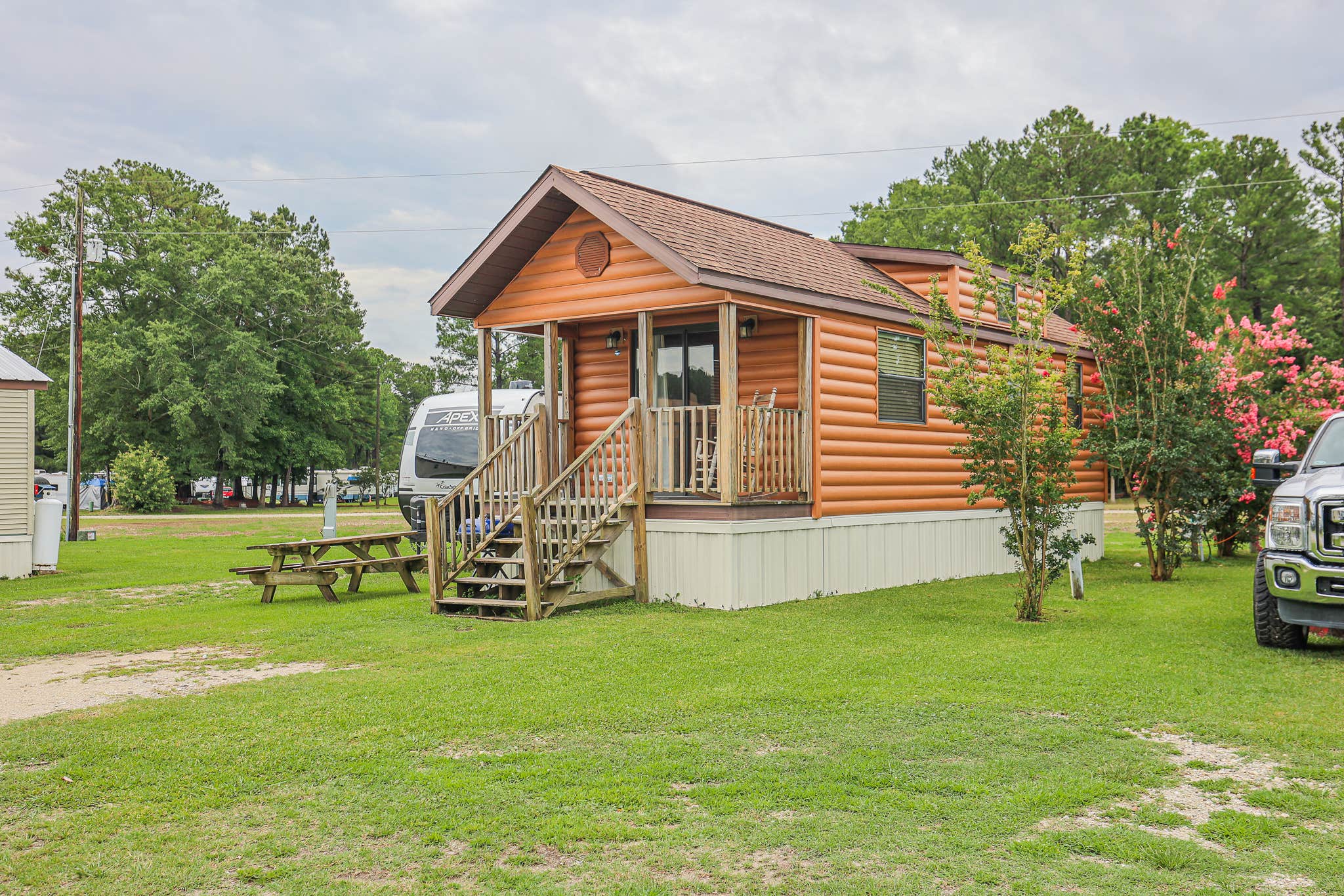 ヨーレイカ Eureka! CAMP-TRAILS Cabin Creek Cabin Creek Campground | Jacksonville, North Carolina
