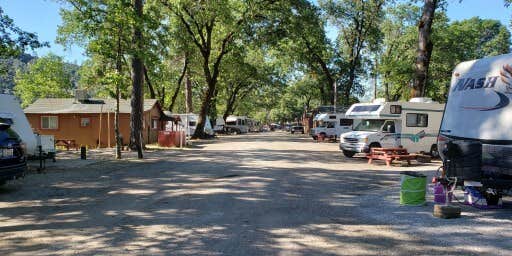 Camper submitted image from Lakeshore Inn & RV