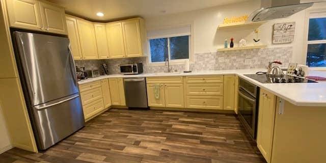 Camper submitted image from Strawhouse Resorts and Cafe