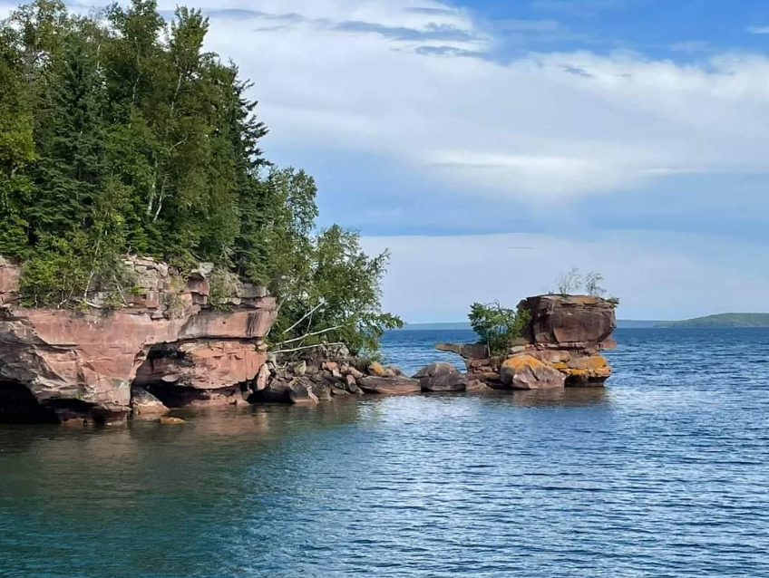 are dogs allowed in the apostle islands