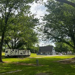 Crossroads RVs and Cabins