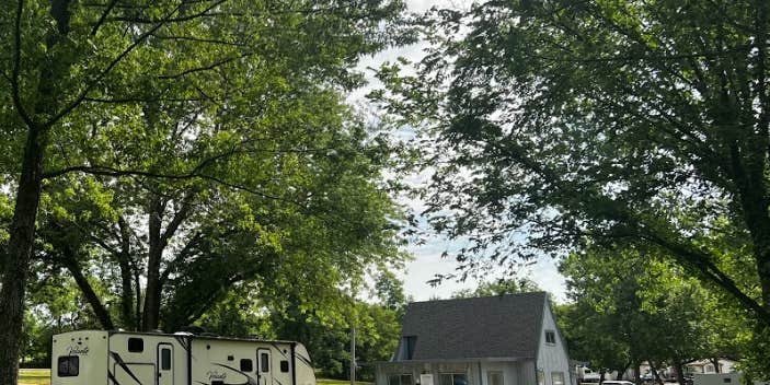 Camper submitted image from Crossroads RVs and Cabins