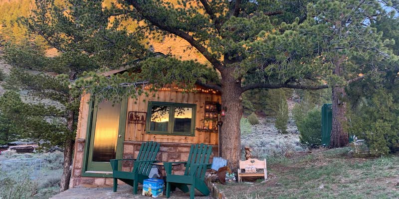 Camper submitted image from Little Cabin With a View