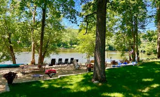 Camping near Camp Bullfrog Lake: Fox Bluff Vacation Cottage & RV Resort, Yorkville, Illinois
