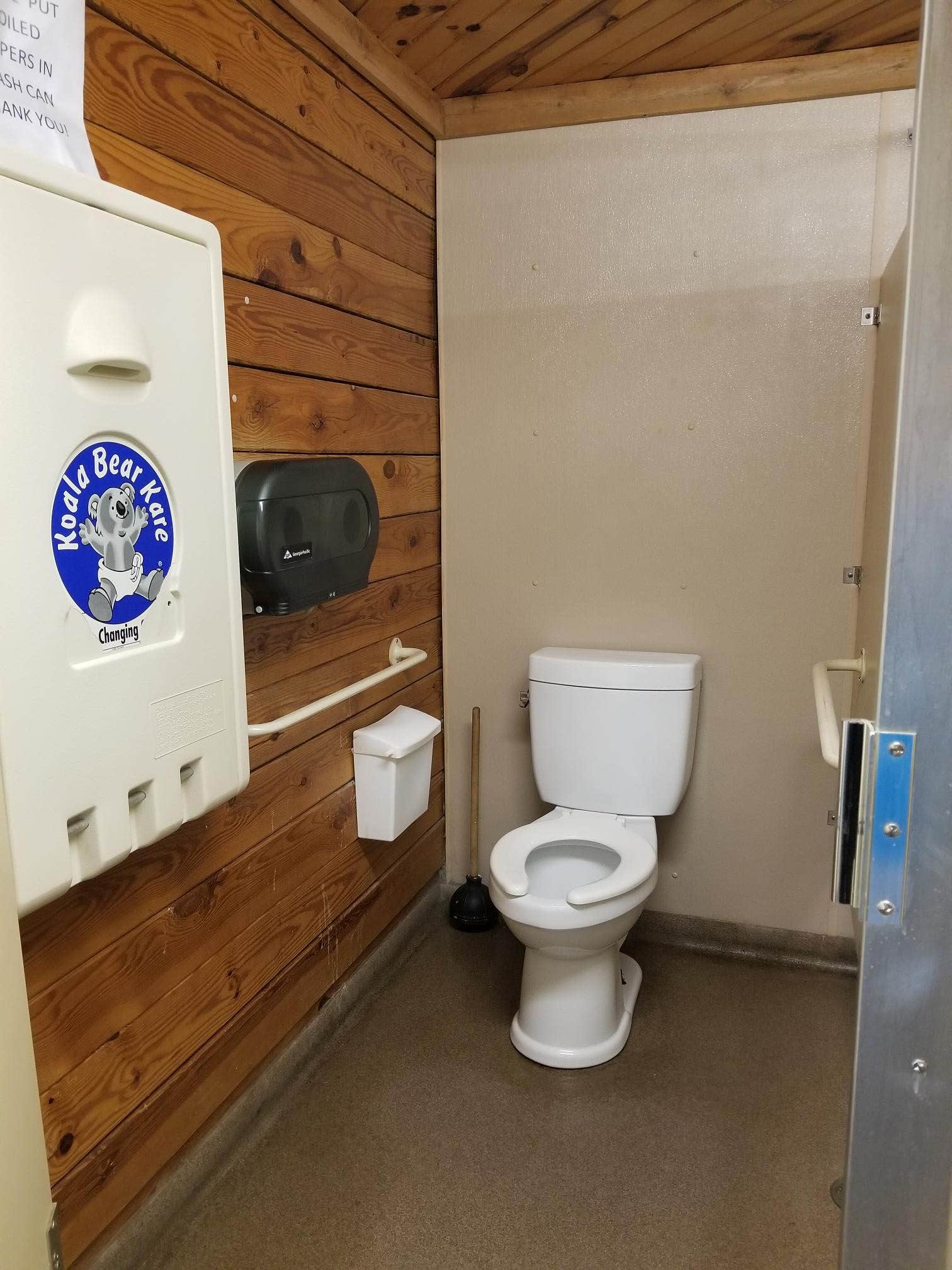 Camping near Green Valley Campground: Elkhart RV Resort by Rjourney, Middlebury, Indiana