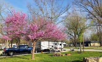 Camping near Sirenity Farms: Pin Oak RV Park, Union, Missouri