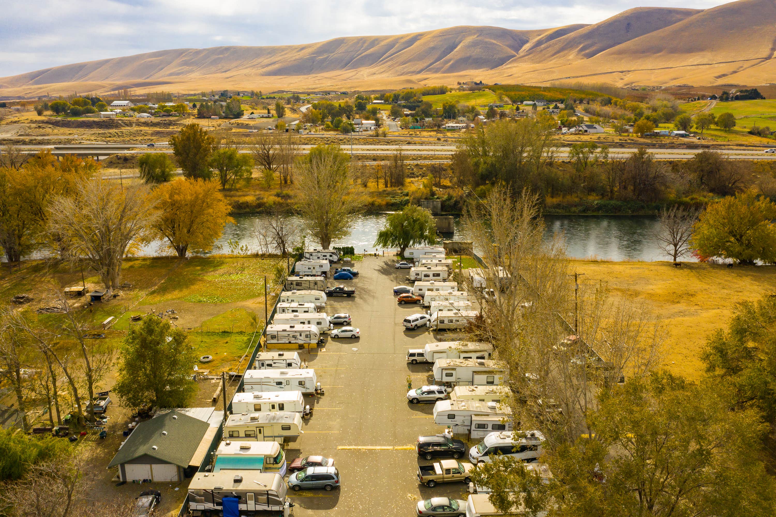 Camping near Columbia Sun RV Resort: Beach RV park, Benton City, Washington