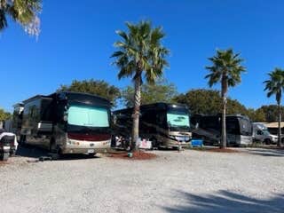 Sunnier Palms Campground: Where Florida's Sunshine Meets Your Next Adventure
