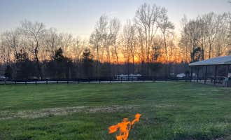 Camping near My Old Kentucky Home State Park Campground — My Old Kentucky Home State Park: Guist Creek Marina & Campground, Shelbyville, Kentucky
