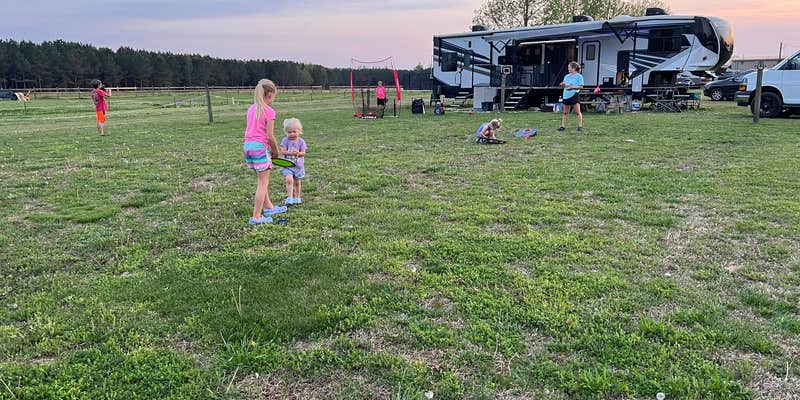 Camper submitted image from Farm Country Campground