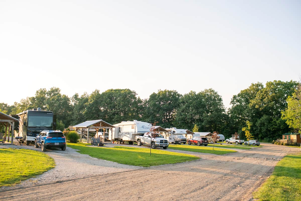 Camping near Deer's Leap Winery: Thompson/Grand River Valley KOA Holiday, Madison, Ohio