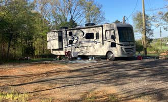 Camping near Love's RV Hookup-Loudon TN 861: Fox Den Meadow , Madisonville, Tennessee