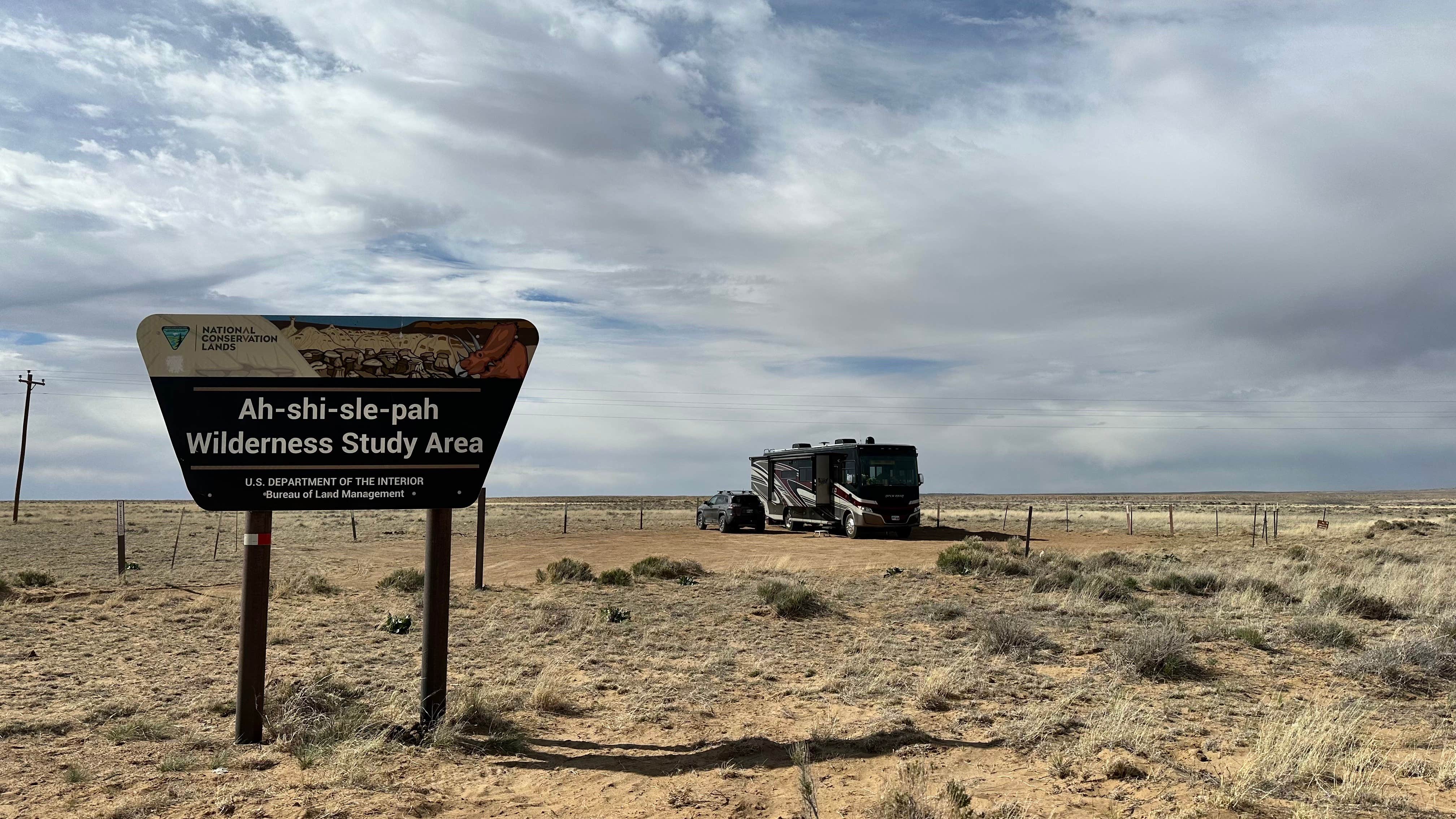 Camper submitted image from Ah-Shi-Sle-Pah Trailhead Parking Lot | Dispersed Camping - 2