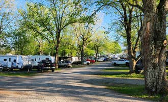 Camping near Red River Valley: Owl's Roost Campground, Greenbrier, Tennessee