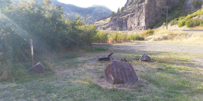 Camper submitted image from Mountain Palace Fishing Access Site