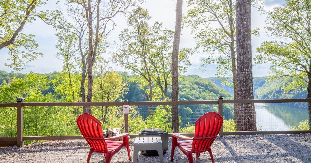 Bear Bluff Retreat above Center Hill Lake