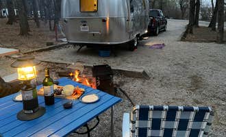 Camping near Twin Coves Park: Pilot Knoll Park - Lake Lewisville, Corinth, Texas