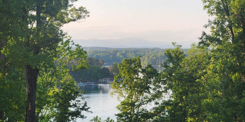 Camper submitted image from Lake Keowee Campsite for RVs 🏞