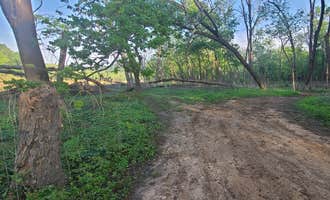 Camping near Peavine Hollow Public Access Area: Horseshoe Bend Primitive Public Use Area, Park Hill, Oklahoma