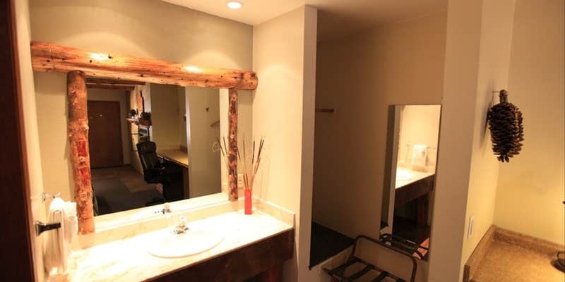 Camper submitted image from Sleepy Hollow Cabins and Hotel