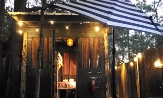 Zen Rustic Tiny Cabin + Hot Water Bathroom - BEACH 8 mi/DT 6 mi