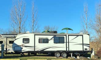 Camping near Lakeland Camping Resort: Pettits Lakeview Campground & Bar, Edgerton, Wisconsin