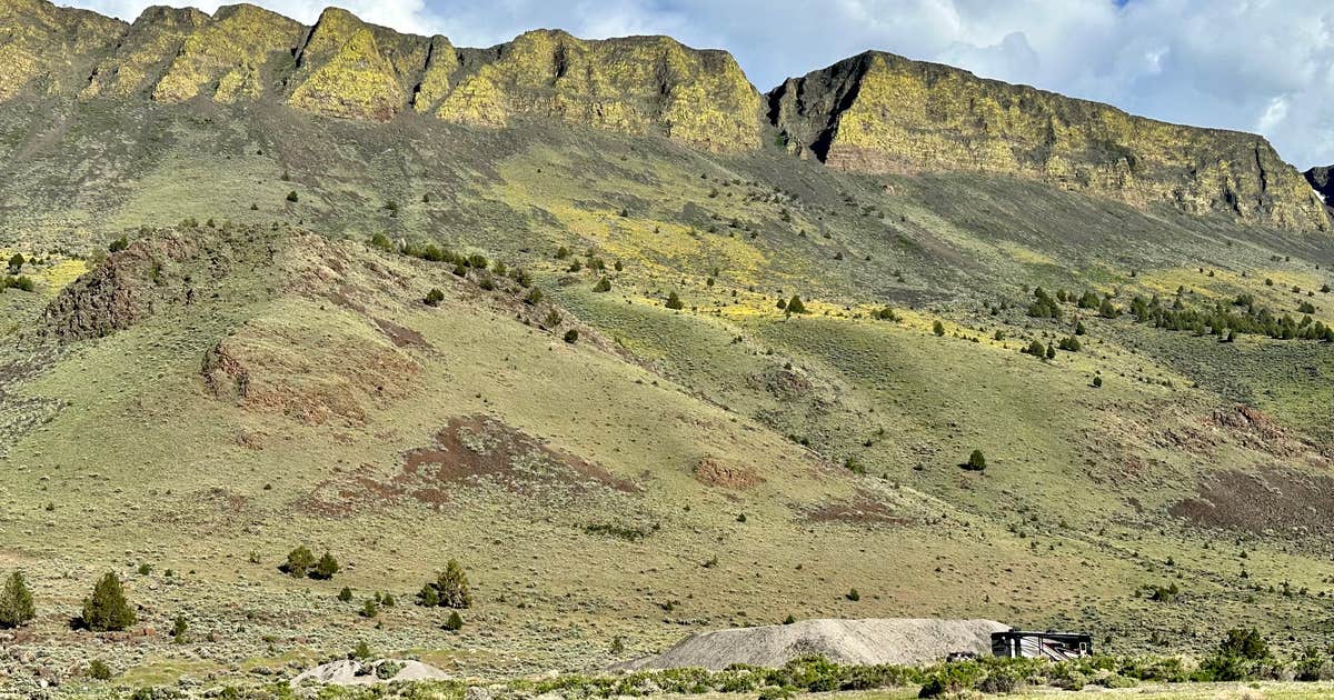 Lake Abert US 395 South Pullout Dispersed Camping