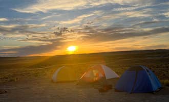 Camping near Fallen Peace Officer Dispersed : South Klondike Bluffs / Road 142 Dispersed, Arches National Park, Utah
