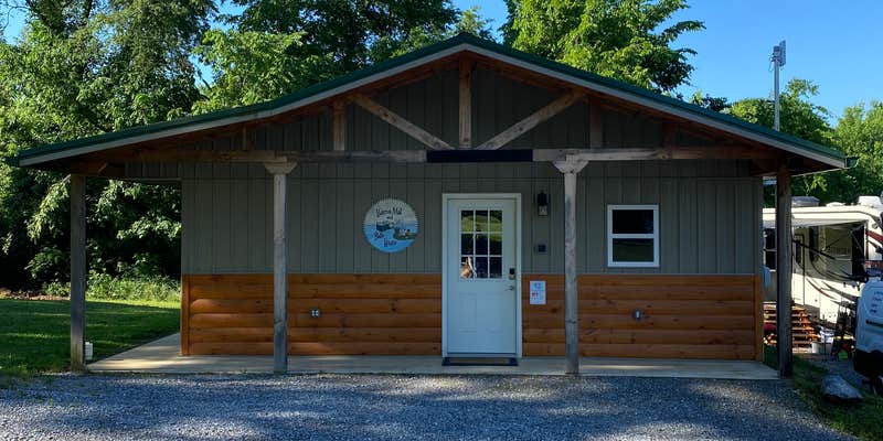 Camper submitted image from Lazy Llama Campground