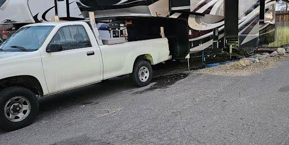 Camper submitted image from Delux RV & Motel