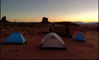 Camping near Narrow Canyon Orchards Campsite: Campground #1, Monument Valley, Utah