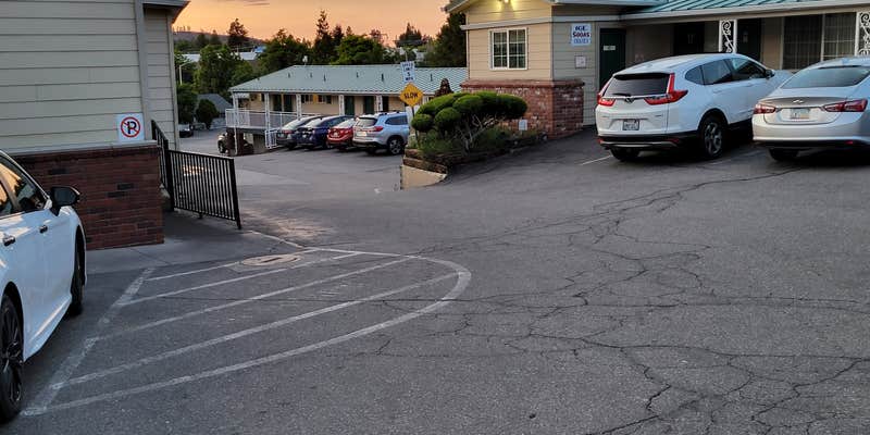 Camper submitted image from Hi-Lo Motel & RV Park