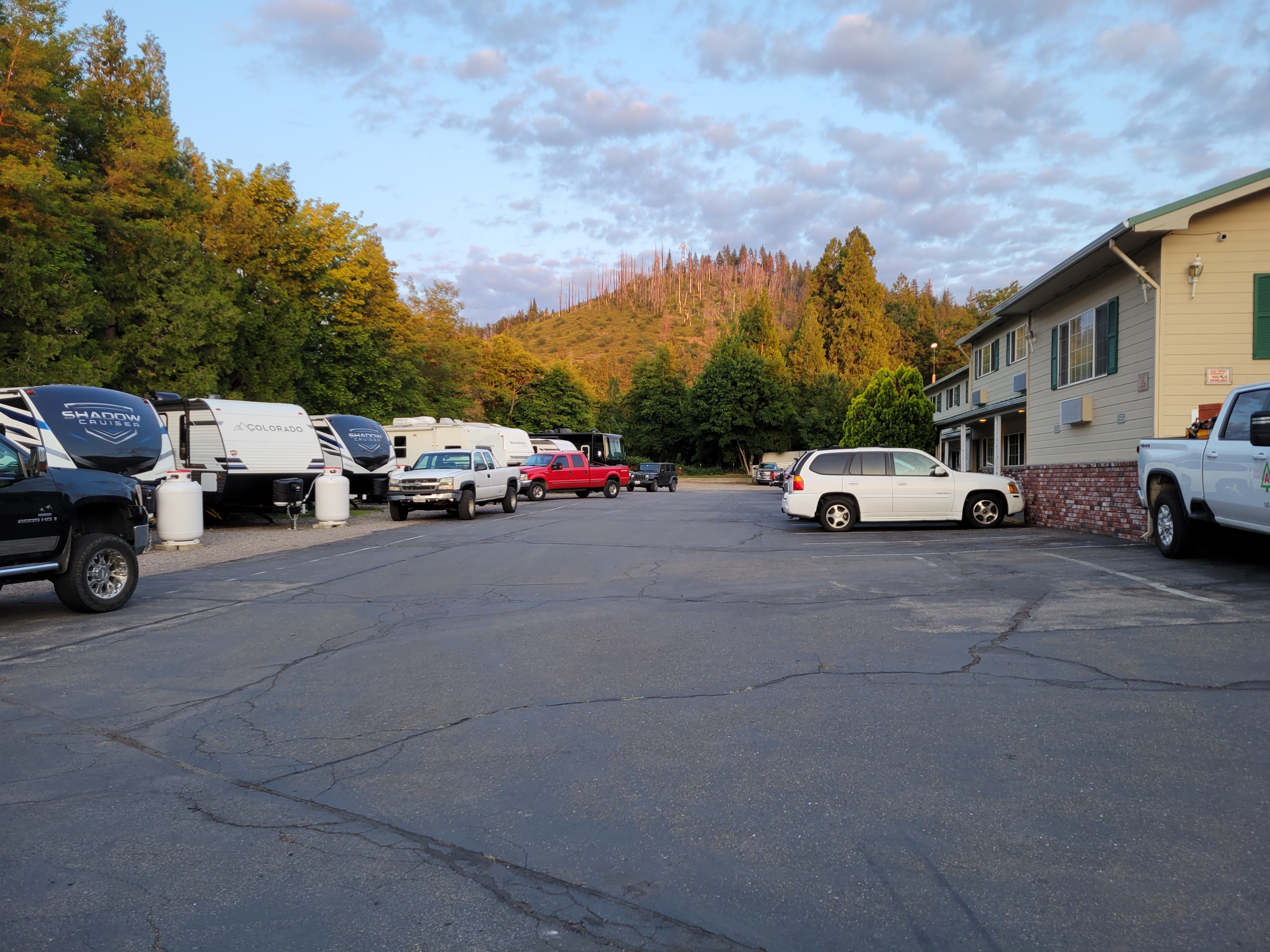 Camper submitted image from Hi-Lo Motel & RV Park - 2